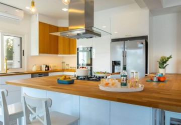 Detached Villa For Rent  in  Peyia - Coral Bay