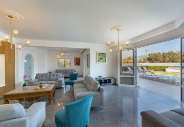 Detached Villa For Rent  in  Peyia - Coral Bay