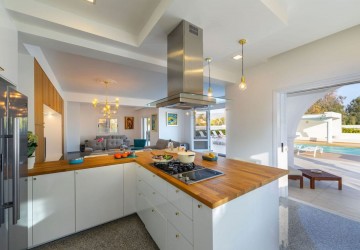 Detached Villa For Rent  in  Peyia - Coral Bay