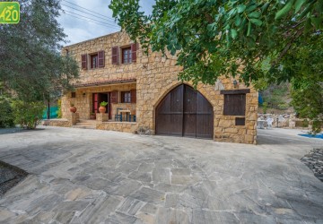 4 Bedroom Detached Villa in Lysos, Paphos
