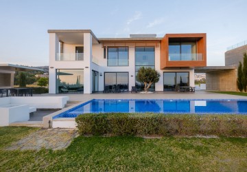 4 Bedroom Detached Villa in Peyia, Paphos