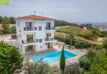 4 Bedroom Detached Villa in Argaka, Paphos