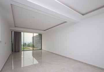 Detached Villa For Rent  in  Peyia