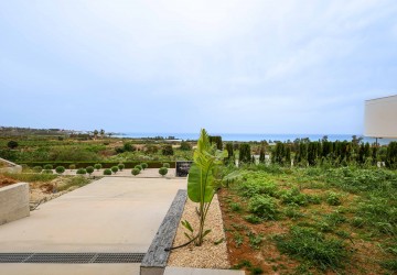 Detached Villa For Rent  in  Peyia