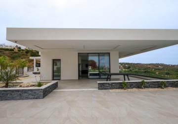 Detached Villa For Rent  in  Peyia