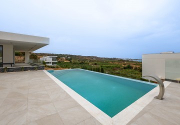 Detached Villa For Rent  in  Peyia