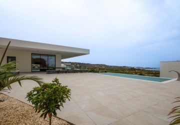 Detached Villa For Rent  in  Peyia