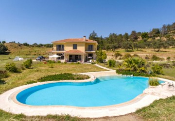 5 Bedroom Detached Villa in Lysos, Paphos
