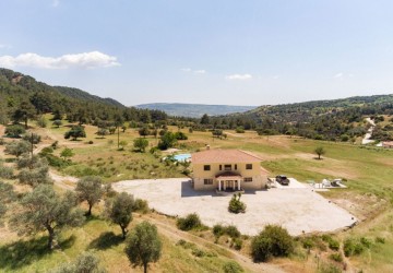 Detached Villa For Sale  in  Lysos