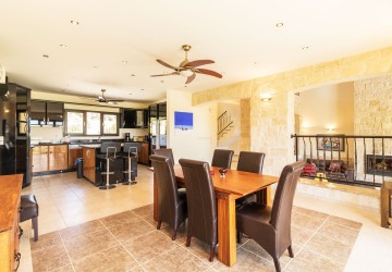 Detached Villa For Sale  in  Lysos