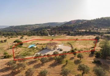 Detached Villa For Sale  in  Lysos