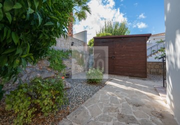 Detached Villa For Sale  in  Akourdalia