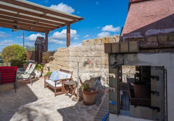Detached Villa For Sale  in  Akourdalia