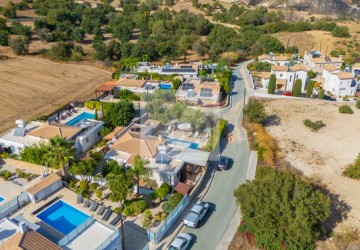 Detached Villa For Sale  in  Akourdalia