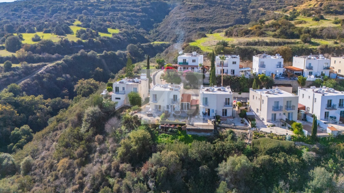 House in Goudi - Image 3