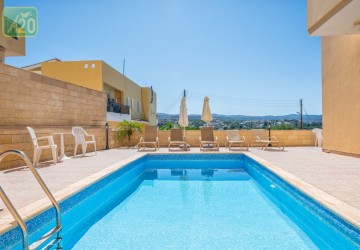 Building For Sale  in  Polis