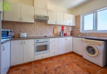 Building For Sale  in  Polis