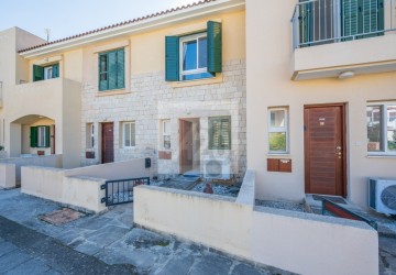 Town House For Sale  in  Polis